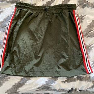 New nylon skirt size small